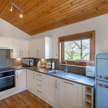 Douglas Fir Lodge With Hot Tub Cupar Exterior foto