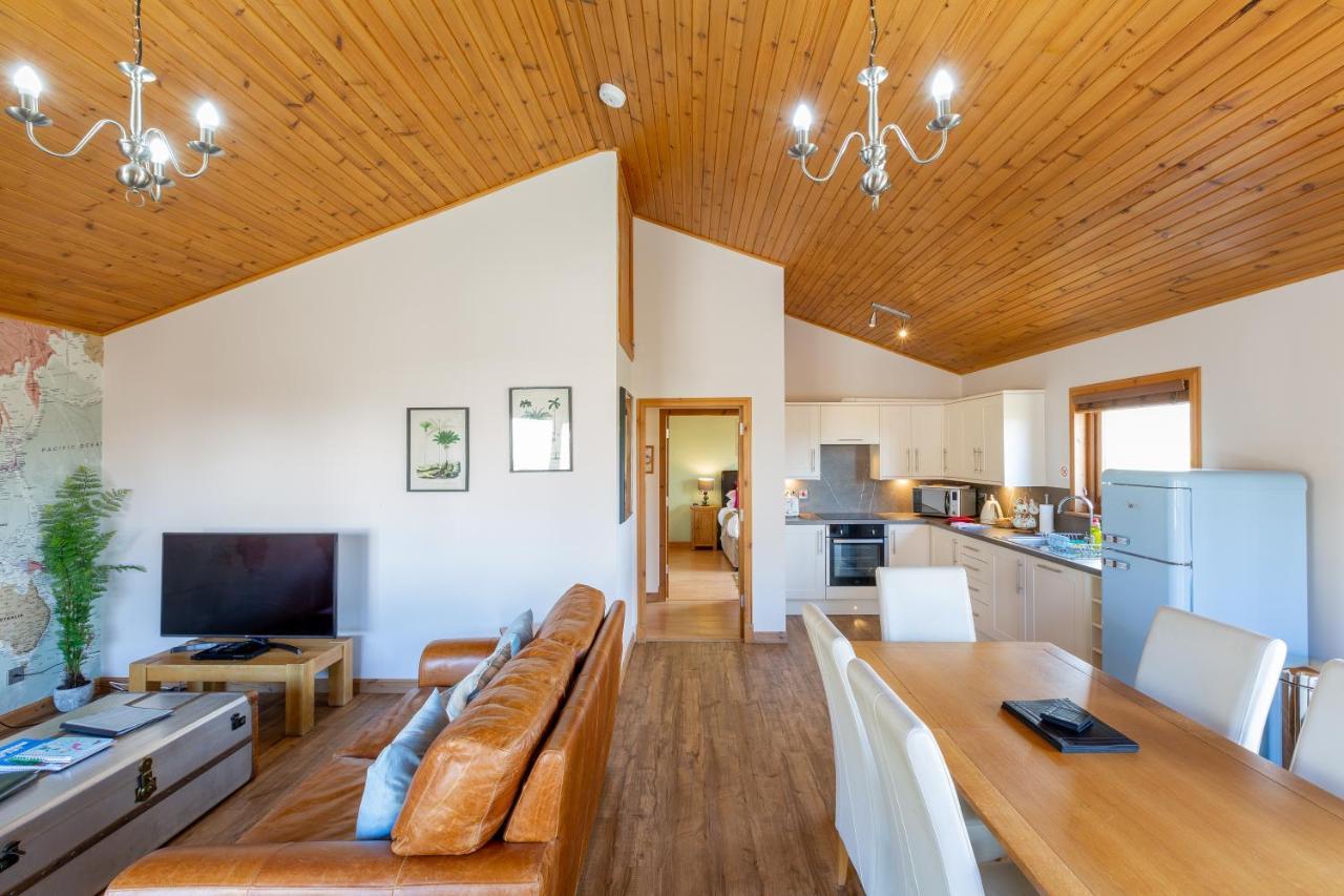 Douglas Fir Lodge With Hot Tub Cupar Exterior foto